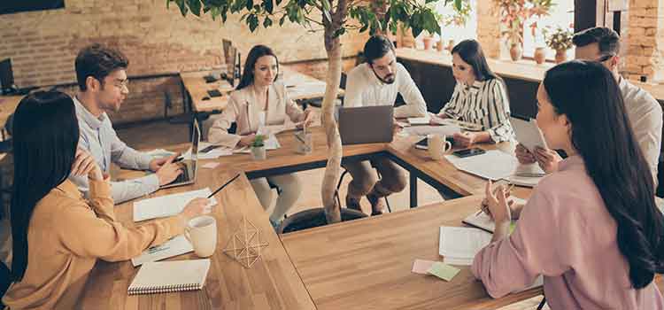 group of insurance agent students attend classes